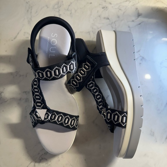 SOUL Naturalizer Black and White Wedge Sandals - Picture 4 of 9